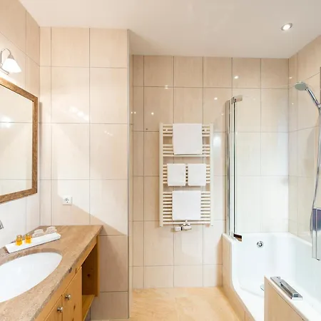 Alpenresort Fluchthorn 4* גלטור