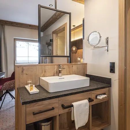 Alpenresort Fluchthorn فندق غالتور