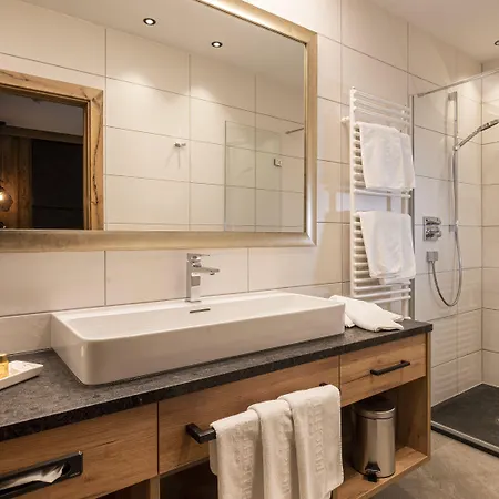 Отель Alpenresort Fluchthorn 4*