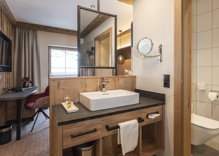 Alpenresort Fluchthorn Отель Гальтюр